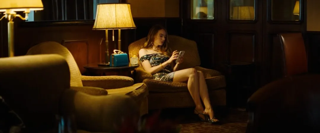 「石头姐」在《可怜的东西/怜悯的种类》作品中无保留全展示，尽情释放自我，让人惊艳！