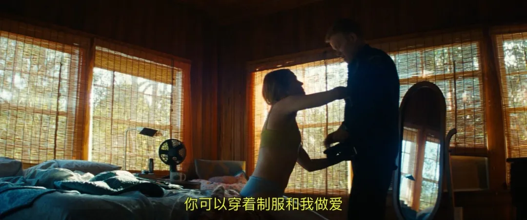 「石头姐」在《可怜的东西/怜悯的种类》作品中无保留全展示，尽情释放自我，让人惊艳！