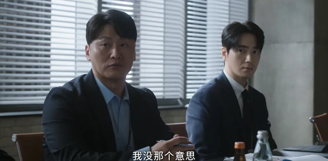 《Doctor X:白色黑手党时代》与《中头奖还是要上班》:拒绝低头的两种底气