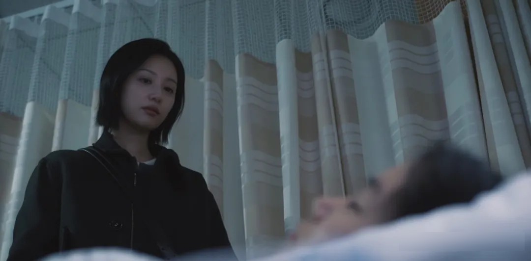 《Doctor X:白色黑手党时代》与《中头奖还是要上班》:拒绝低头的两种底气