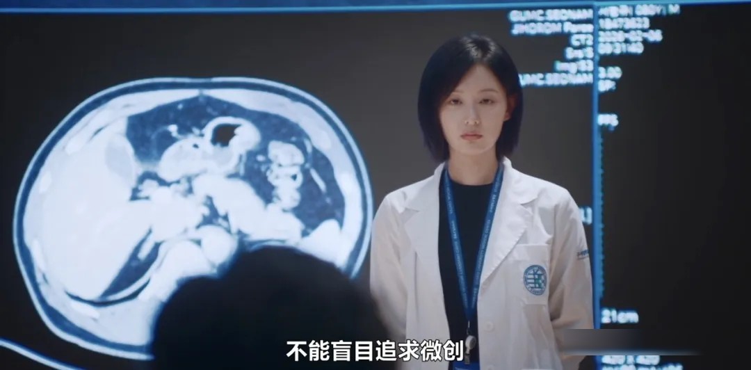 《Doctor X:白色黑手党时代》与《中头奖还是要上班》:拒绝低头的两种底气
