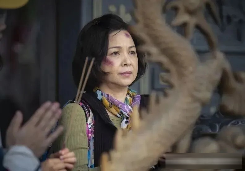 台湾电影《春行》：妻子走了，跛脚丈夫瞒着所有人继续过日子