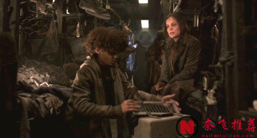 女神主演的《雪国列车/末日列车》，一部脑洞大开的末日美剧！