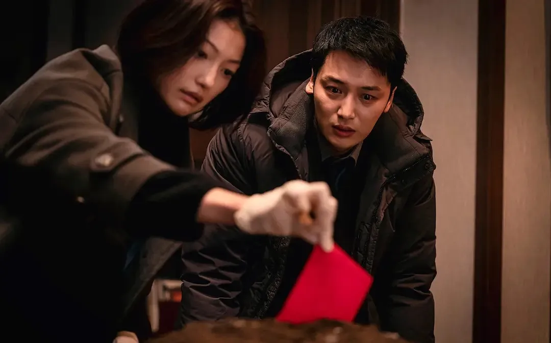 韩国又一黑马犯罪片《她死了》，剧情反转再反转，全程高能不断太过瘾了