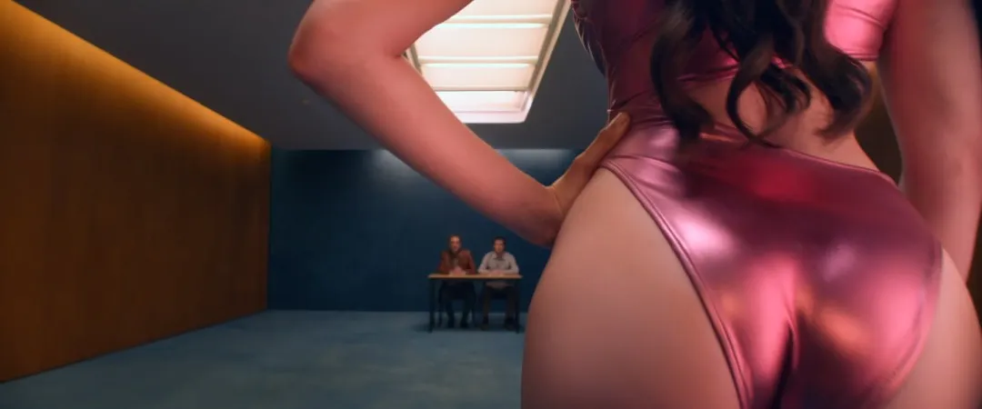 一脱成名！她惊艳的不止是肉体！