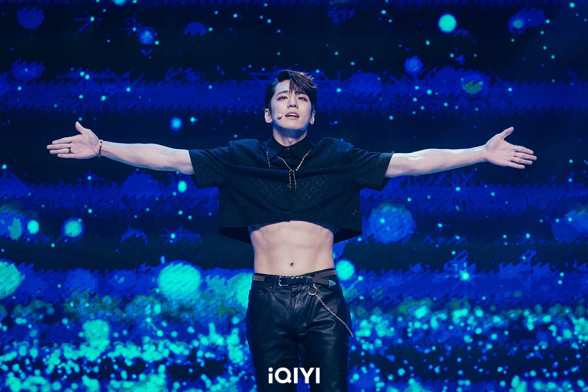 《神聖的偶像》大神官金旻奎亂入凡間，展開演藝圈無名偶像生存記！舞臺喊：我不會跳舞...卻爆紅