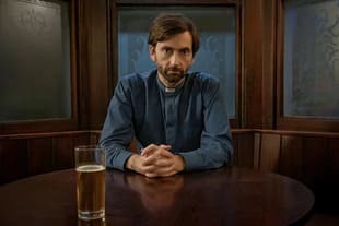 Netflix影集《笼中鸟》影评：过多情节缺陷的悬疑推理影集