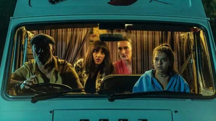 影评《危险乘客/La pasajera》剧情心得：足够血腥、丑丑的怪物吸引着我