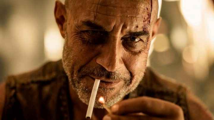 影评《危险乘客/La pasajera》剧情心得：足够血腥、丑丑的怪物吸引着我