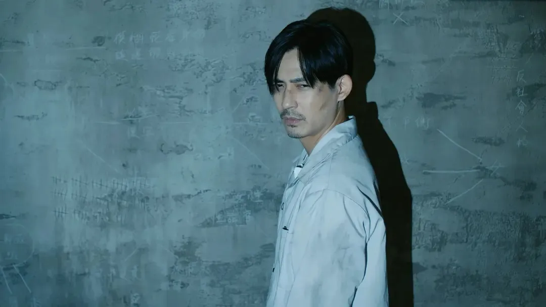 臺灣評級18+的犯罪神劇《逆局》，在畫面上不做任何後期處理，衝擊力超強！