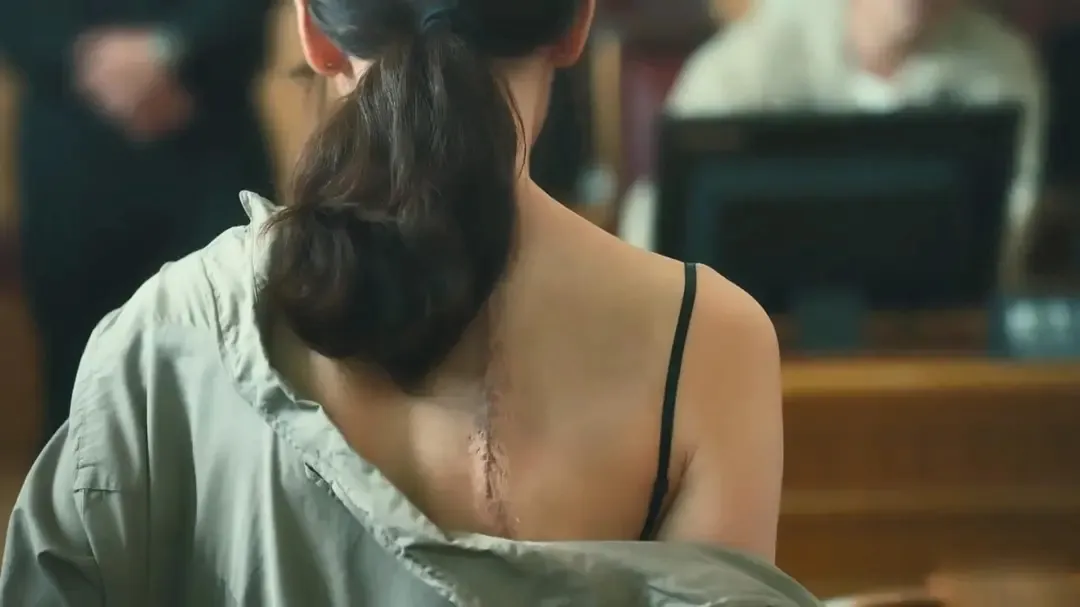 台湾评级18+的犯罪神剧《逆局》，在画面上不做任何后期处理，冲击力超强！