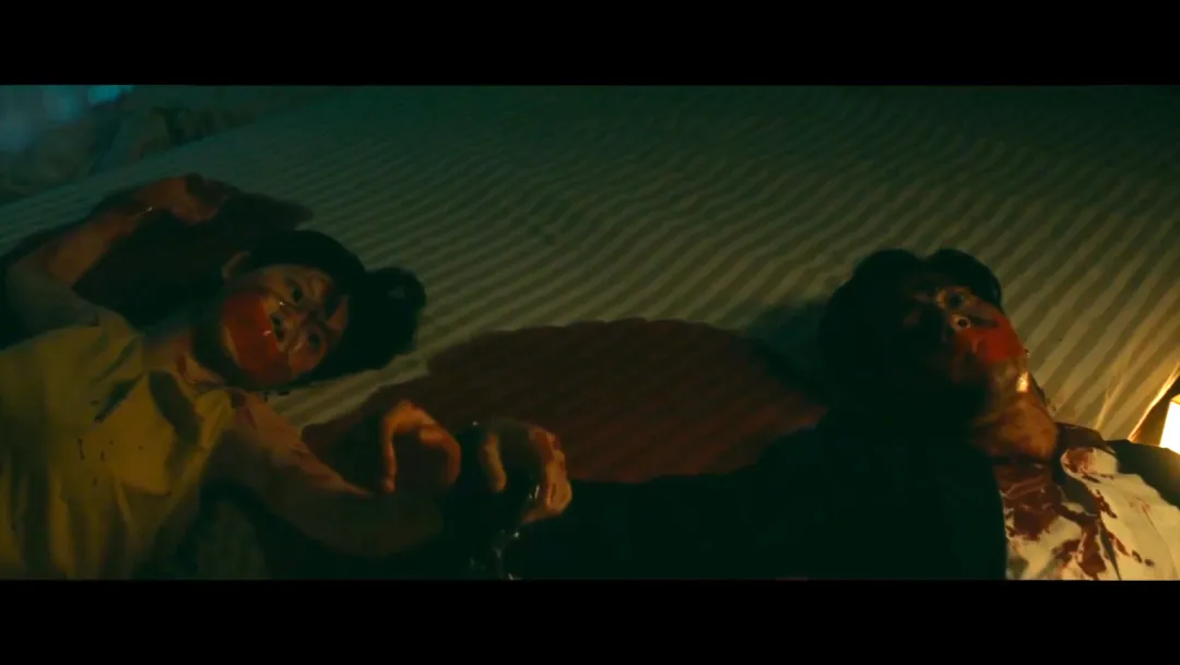 全员变态的惊悚日本影片《匹配》，无限反转也救不了她！