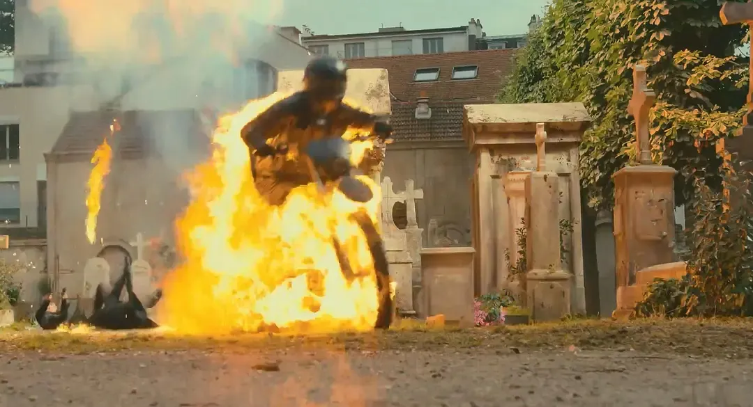 80年代经典动作电影翻拍版《喋血双雄美版》已上映，仅凭怀旧情怀并不足以支撑经典的重现！