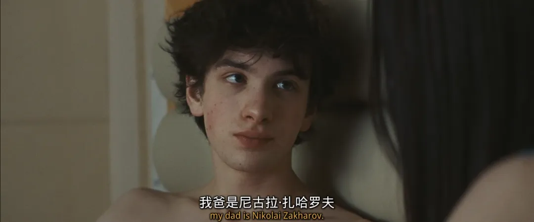 在戛纳电影节上赢得10分钟掌声并获得金棕榈大奖的电影《阿诺拉/艾诺拉》果然名不虚传！