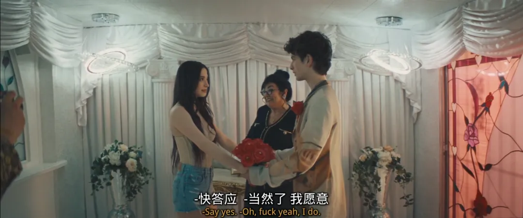 在戛纳电影节上赢得10分钟掌声并获得金棕榈大奖的电影《阿诺拉/艾诺拉》果然名不虚传！