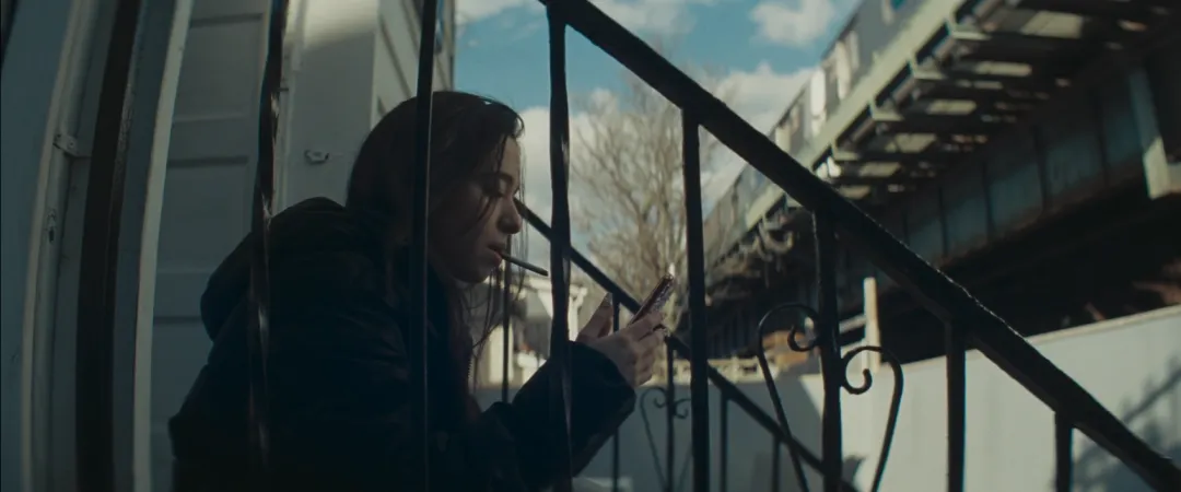 在戛纳电影节上赢得10分钟掌声并获得金棕榈大奖的电影《阿诺拉/艾诺拉》果然名不虚传！