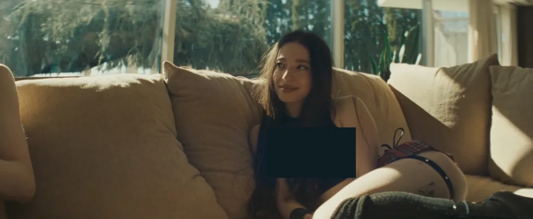 在戛纳电影节上赢得10分钟掌声并获得金棕榈大奖的电影《阿诺拉/艾诺拉》果然名不虚传！