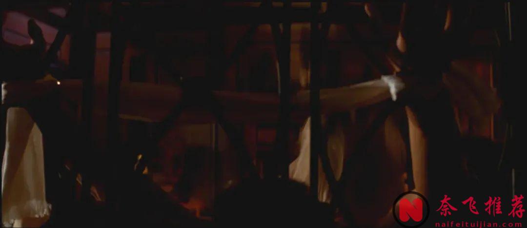 这部《本能/第六感追缉令》绝对是导演对观众好奇心的挑逗，跷二郎腿色诱警探让你欲罢不容！