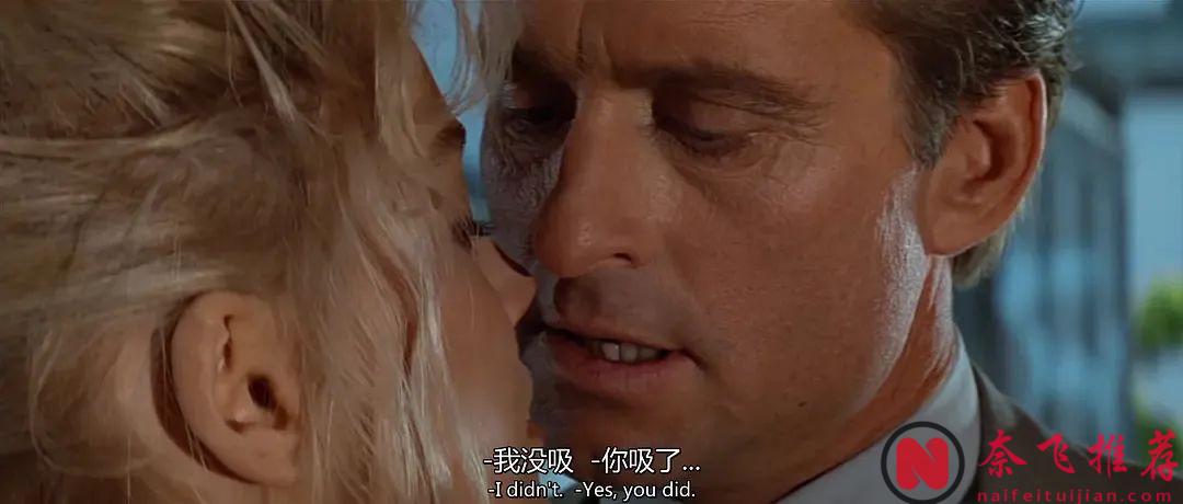 这部《本能/第六感追缉令》绝对是导演对观众好奇心的挑逗，跷二郎腿色诱警探让你欲罢不容！