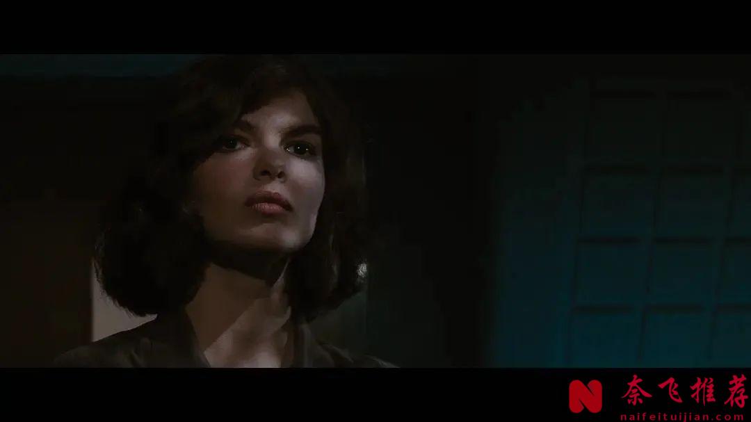 这部《本能/第六感追缉令》绝对是导演对观众好奇心的挑逗，跷二郎腿色诱警探让你欲罢不容！