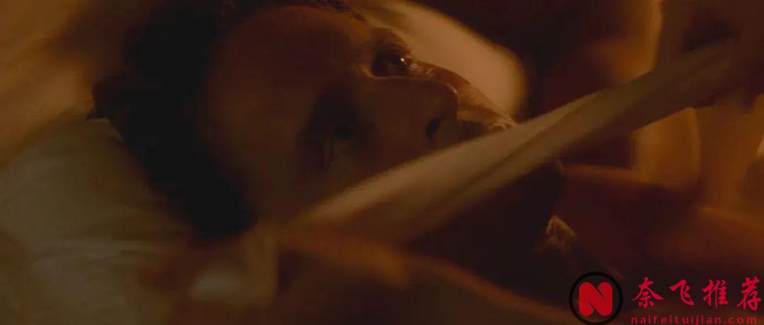 这部《本能/第六感追缉令》绝对是导演对观众好奇心的挑逗，跷二郎腿色诱警探让你欲罢不容！