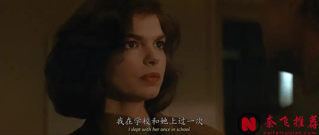 这部《本能/第六感追缉令》绝对是导演对观众好奇心的挑逗，跷二郎腿色诱警探让你欲罢不容！