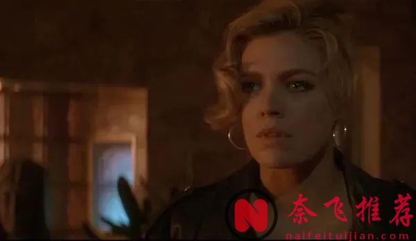 这部《本能/第六感追缉令》绝对是导演对观众好奇心的挑逗，跷二郎腿色诱警探让你欲罢不容！