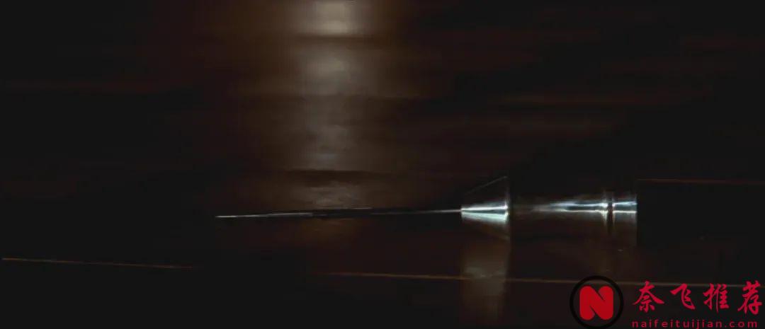 这部《本能/第六感追缉令》绝对是导演对观众好奇心的挑逗，跷二郎腿色诱警探让你欲罢不容！