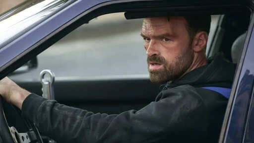 Netflix犯罪动作电影《飙速拦截2》评价：满满飞车追逐戏码的犯罪动作电影