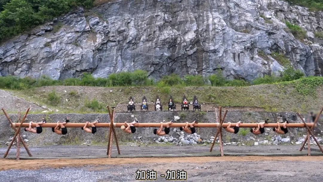 一女三男肉搏！韩综《女王蜂游戏》又突破尺度！