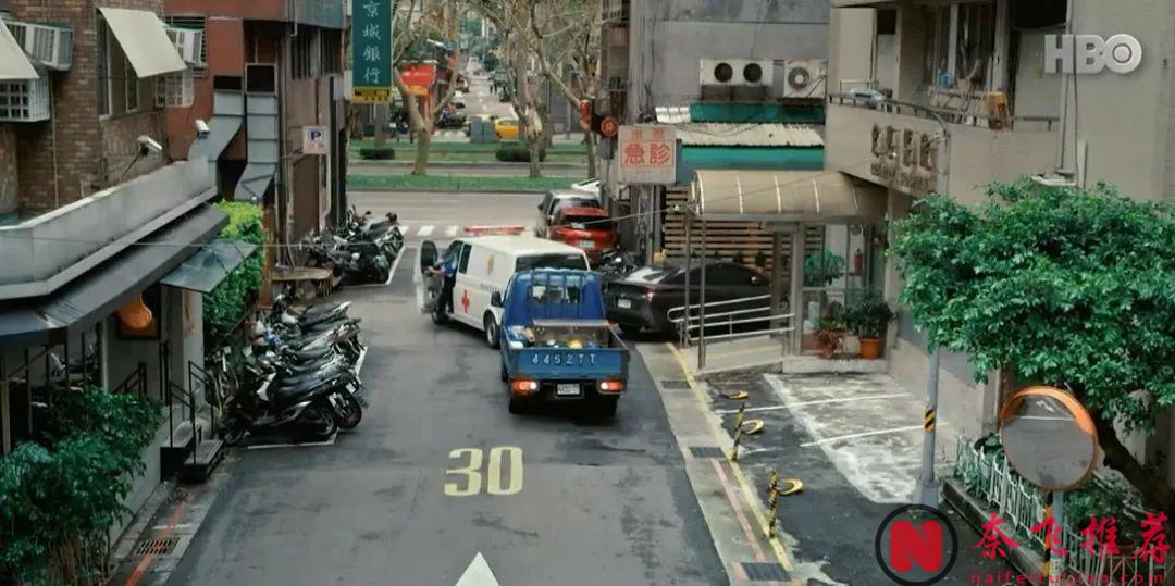 8.9分臺劇《做工的人》，好笑又殘忍！工地上，三個人一臺戲，他們比我們活的「更真實」！