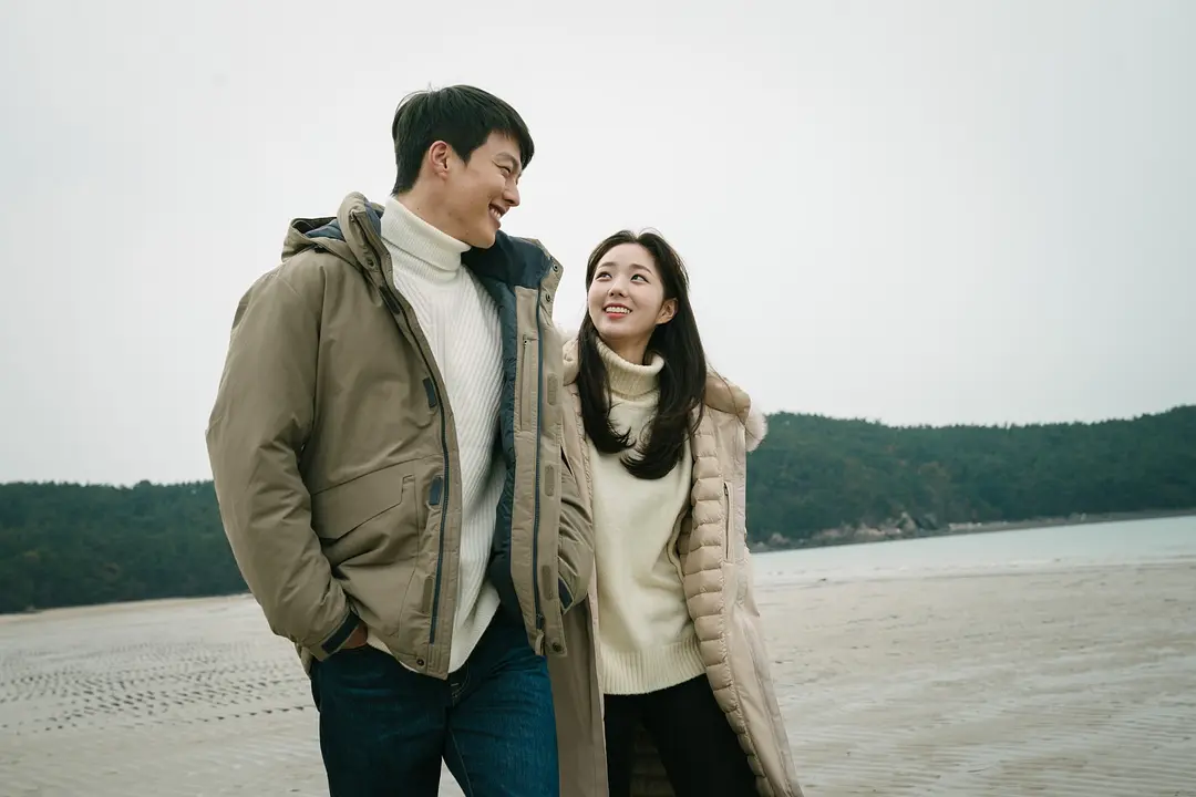 全员三观不正的韩国电影《酸酸甜甜》，这难道就是成年人的爱情？