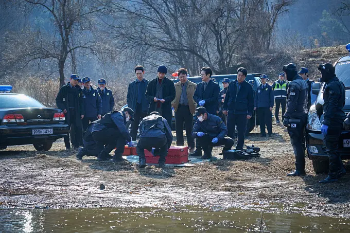 第一集就這麼刺激，Disney+原創劇集《血謎拼圖》，絕對是犯罪心理劇迷的終極福利