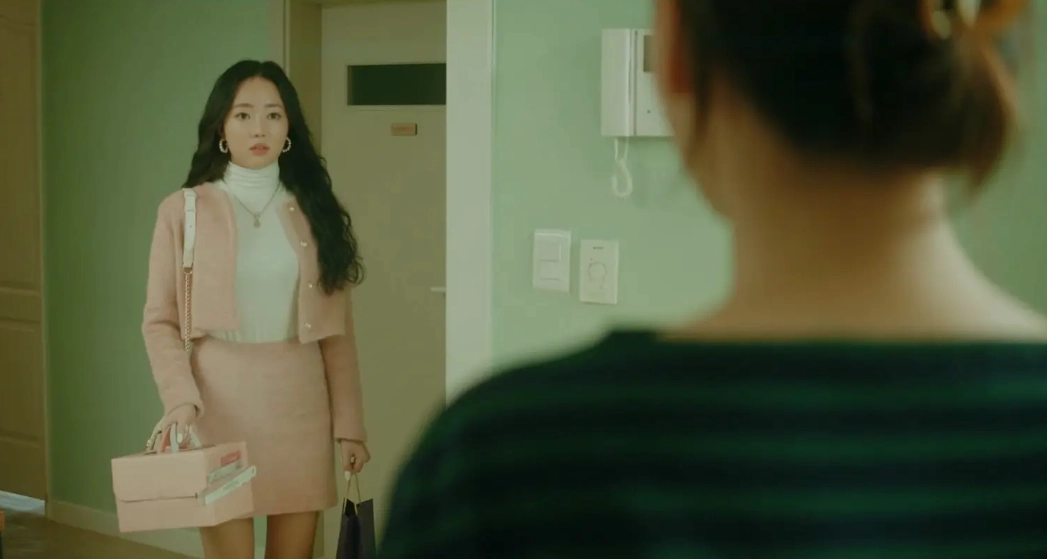 設定有趣的韓國電影《黴菌之花》，這姐的偷感我服了