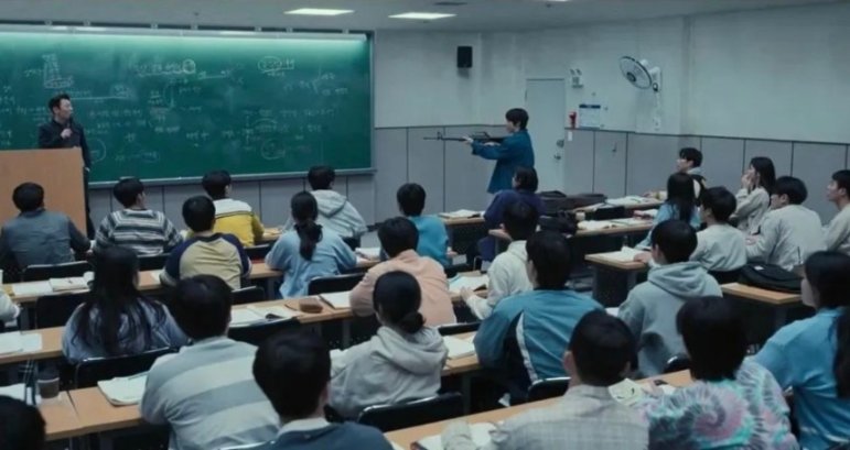 年度暴爽韩剧《枪口彼端/触发》，连刷全集，Netflix还是这么生猛敢拍