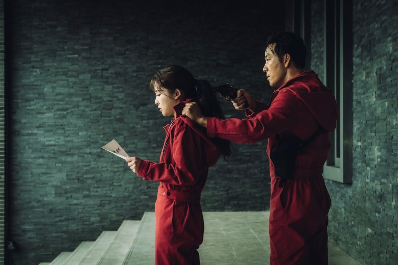 Netflix12月必追片单推荐！《弥留之国的爱丽丝 第二季》、《单身即地狱2》…10部影集、电影不看会后悔