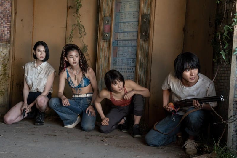 Netflix12月必追片单推荐！《弥留之国的爱丽丝 第二季》、《单身即地狱2》…10部影集、电影不看会后悔