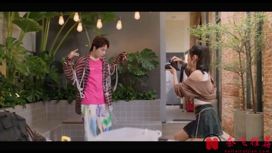 韩国小成本电影《爱情咖啡师》，落魄明星变恋爱脑，浪漫又治愈