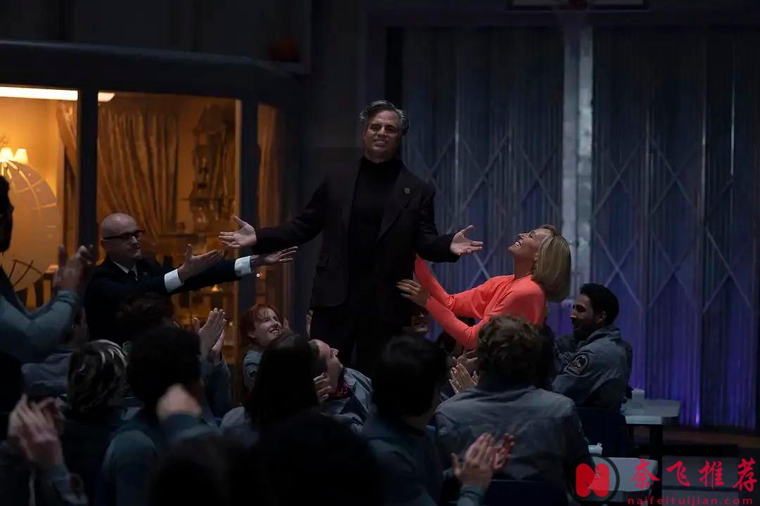 《编号17/米奇17号》不是一部普通的科幻片，而是一场针对现实的黑色幽默讽刺秀！