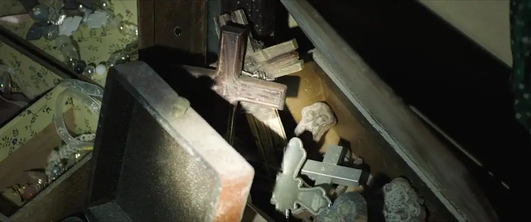 两部凶宅题材恐怖片，看的我直冒冷汗