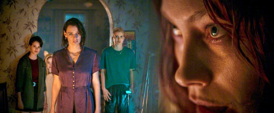 血腥限制級電影「鬼玩人崛起」好看嗎？超惡爛血腥限制級畫面, 6500公升血漿噴滿整部電影！