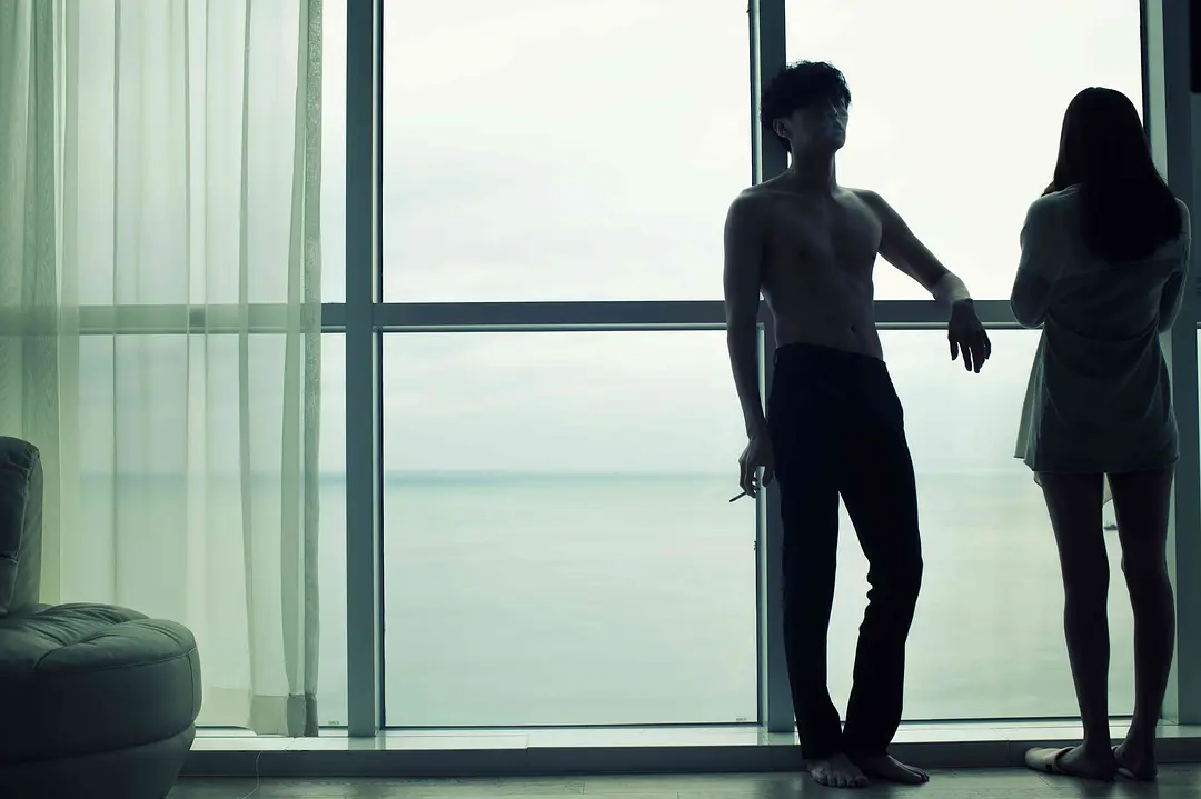 韩国暴爽电影《为了皇帝/王道》，上流社会的堕落，太生猛了