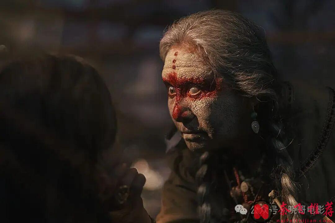 以墨西哥民俗文化為基底的美國恐怖片《驅魔古法》,最硬核驅魔儀式,美女慘著挖肚取膽