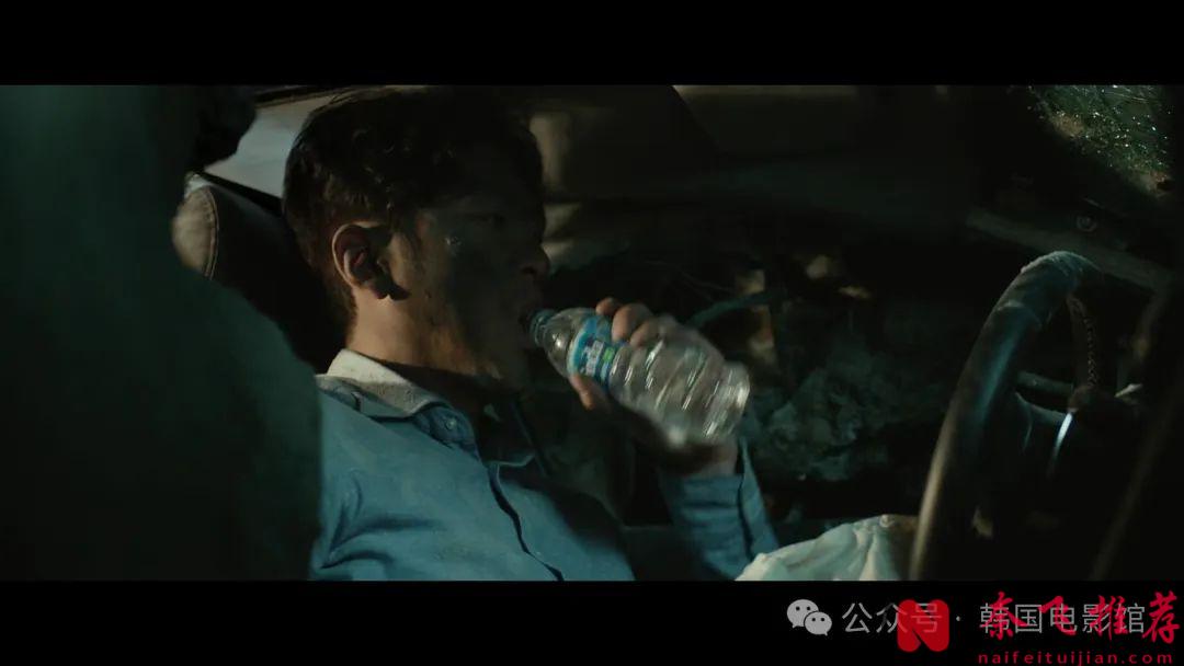 节奏紧凑，暗黑讽刺，这部韩国电影《隧道/失控隧道/活埋35夜》尺度太猛了！
