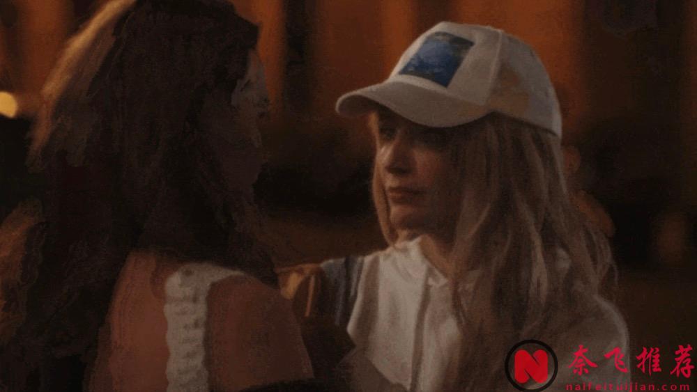 Netflix 顶流玛丽苏《艾米丽在巴黎/艾蜜莉在巴黎》，尺度加倍，骂归骂，看还是要看的！