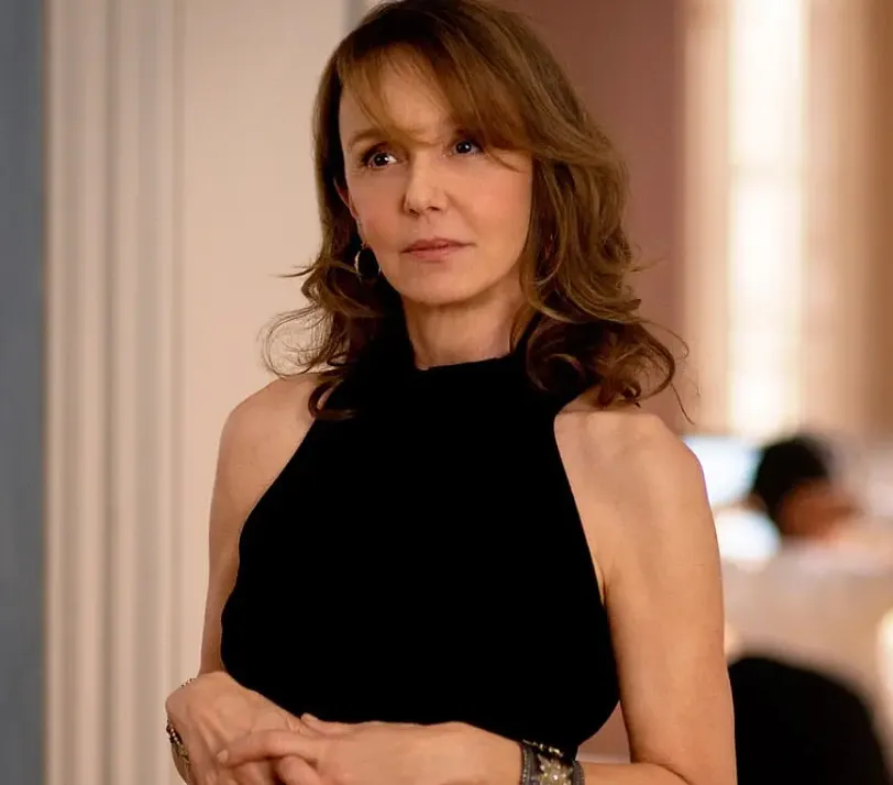 Netflix 顶流玛丽苏《艾米丽在巴黎/艾蜜莉在巴黎》，尺度加倍，骂归骂，看还是要看的！