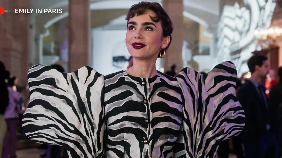 Netflix 顶流玛丽苏《艾米丽在巴黎/艾蜜莉在巴黎》，尺度加倍，骂归骂，看还是要看的！