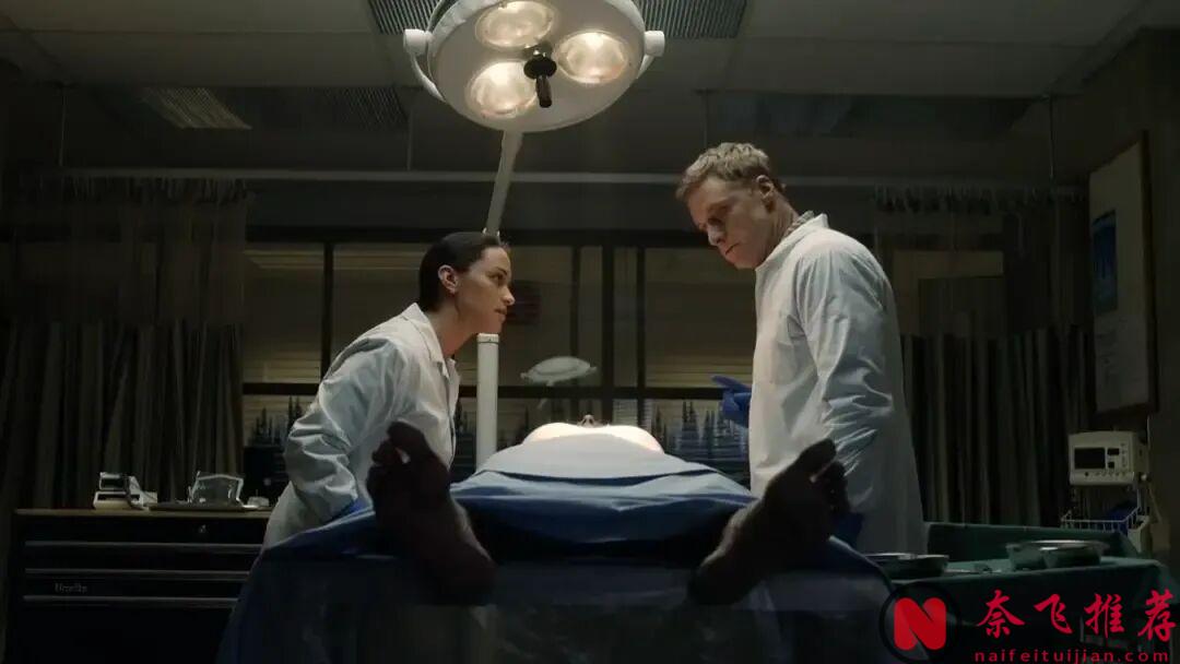 又汙又爽，這部收視第一的神劇《外星居民》太炸裂了