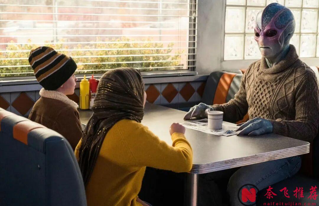 又汙又爽，這部收視第一的神劇《外星居民》太炸裂了