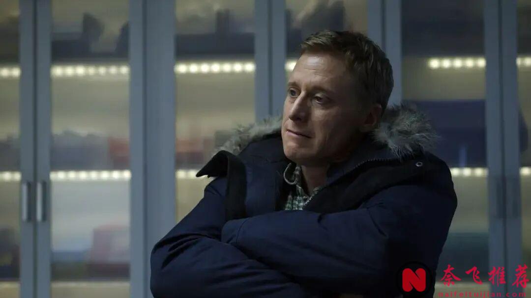 又汙又爽，這部收視第一的神劇《外星居民》太炸裂了